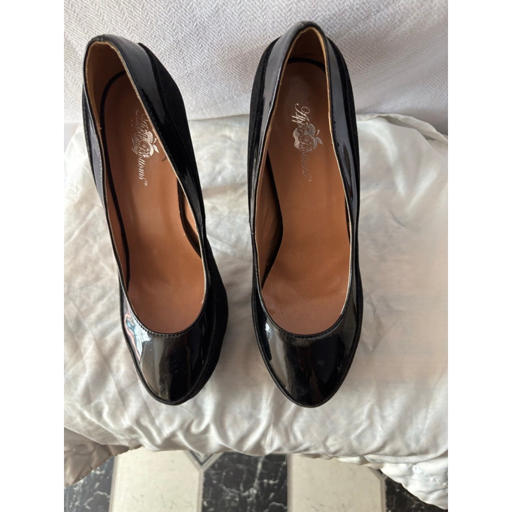 Women's Apple Bottoms Black Suede Patent Platform Pumps